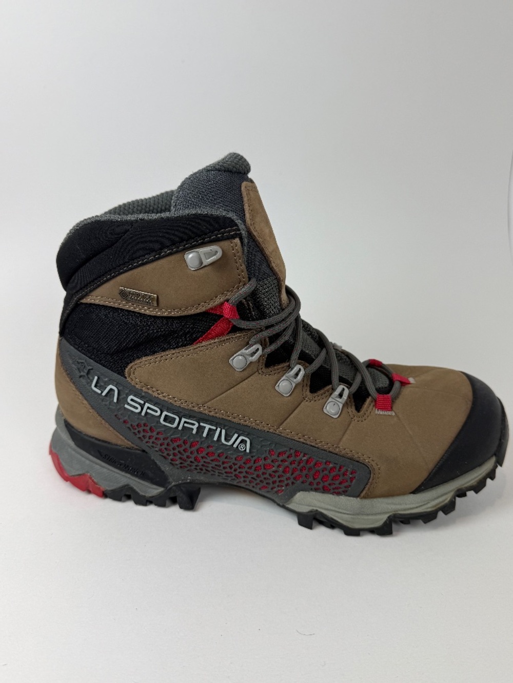 La Sportiva Nucleo High GTX women hiking boots size 39 (7.5us)